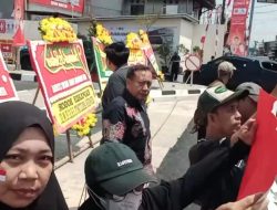 Bupati Bogor Lari dari Warga Korban Tol Desari