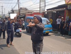 Bupati Mangkir, Warga Pabuaran Gelar Mimbar Bebas di Kantor Bupati